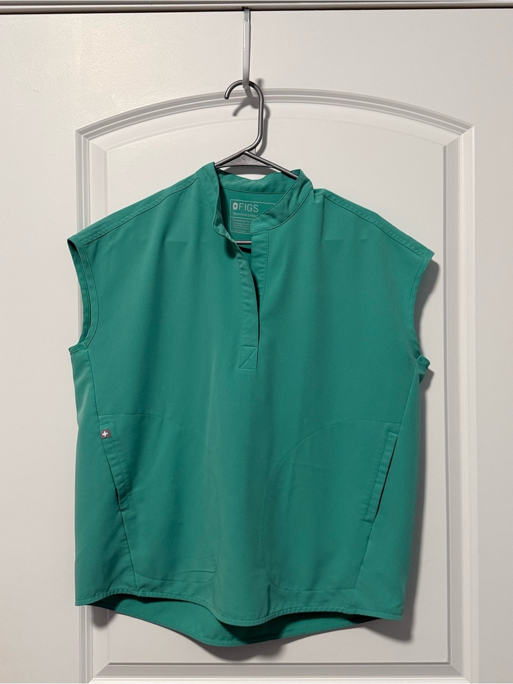 FIGS Women's Surgical Green Sleeveless Medical Top
